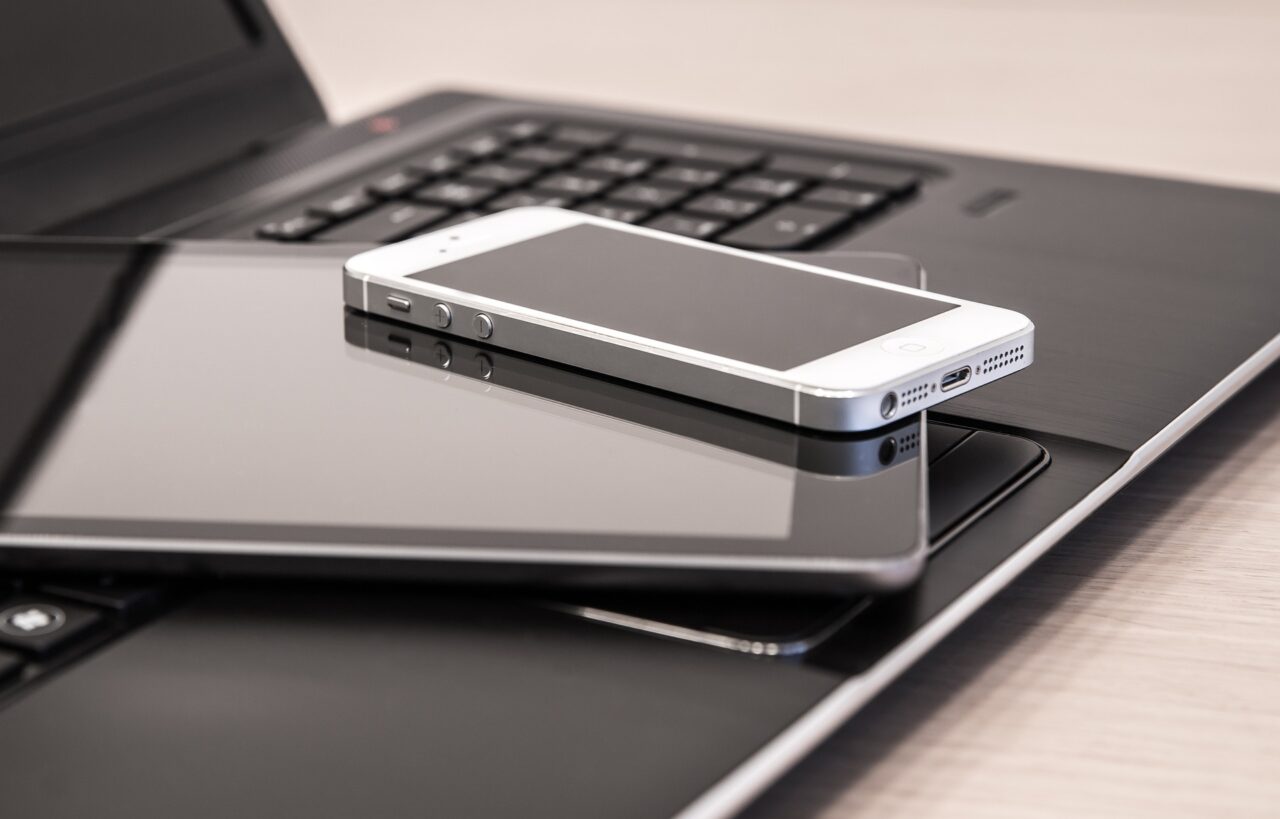 Beim Digital Detox verzichtet man auf Handy, Laptop und Co.