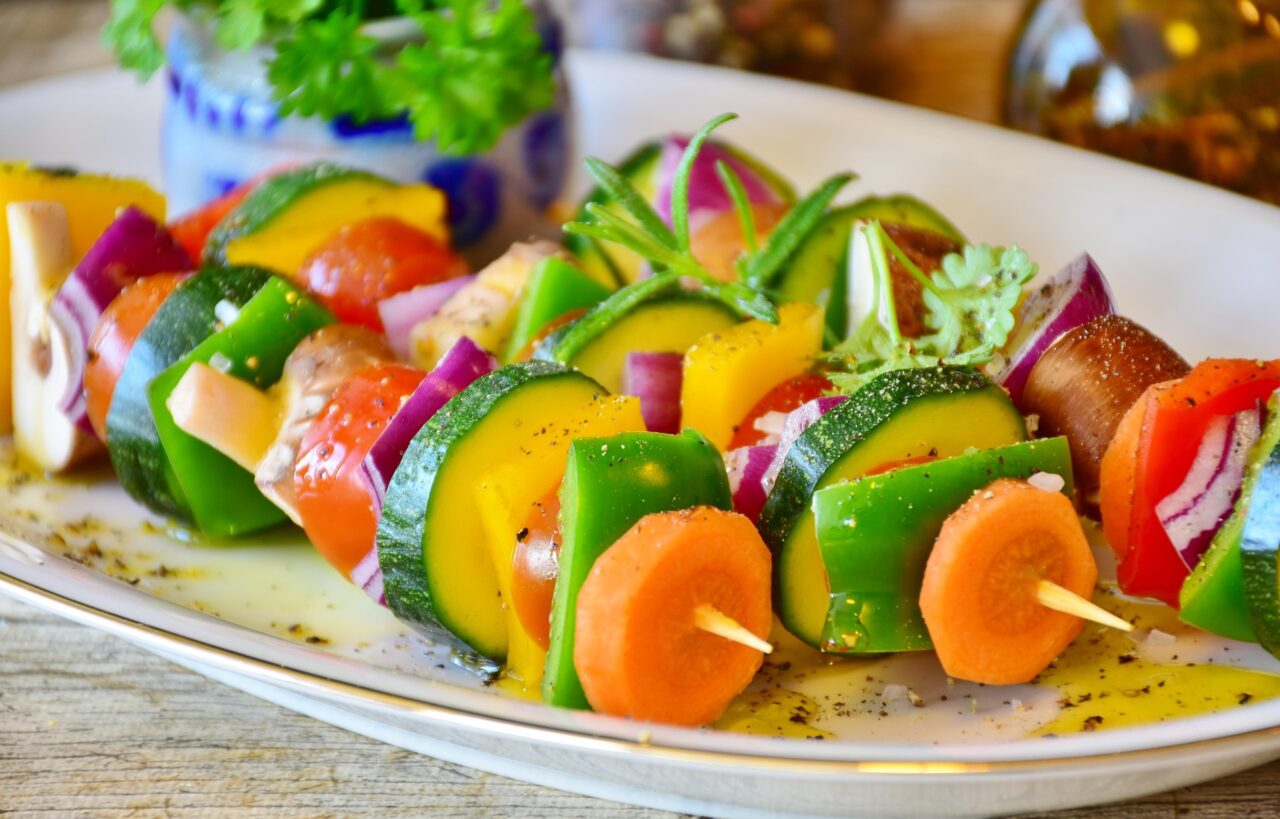 Buntes Gemüse sieht nicht nur fein aus, sondern schmeckt auch gut und ist gesund