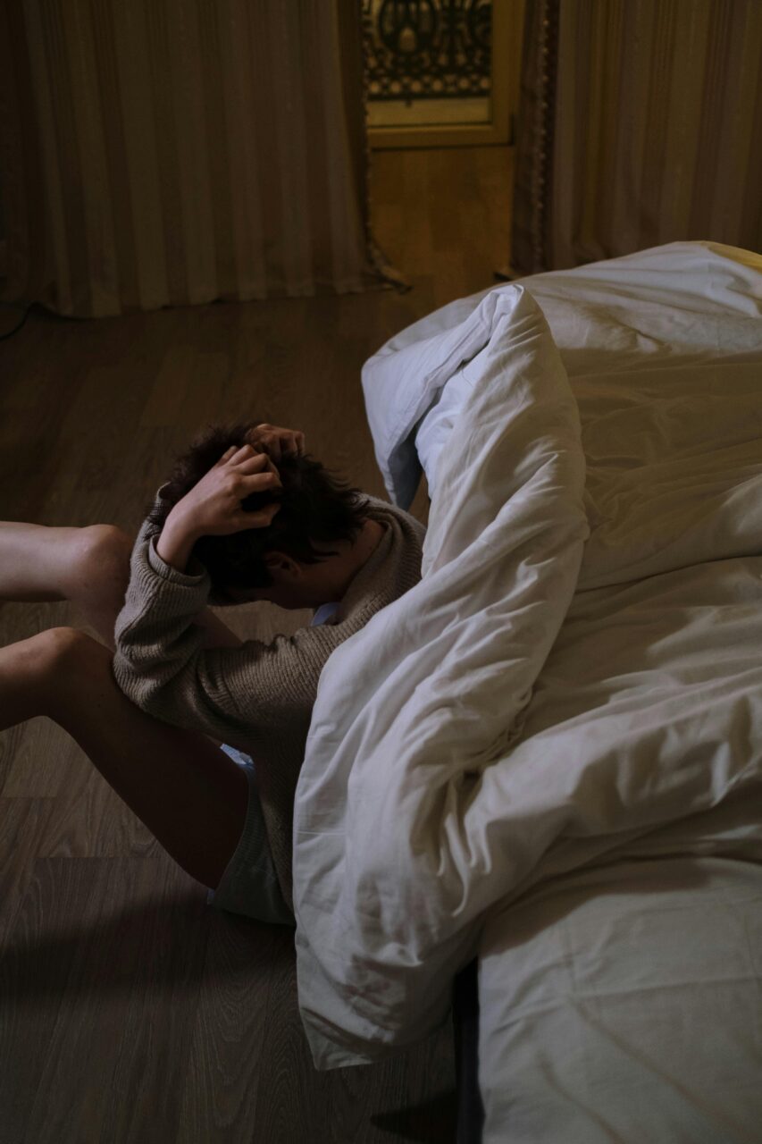 Nachts wach liegen? Hinter Schlafstörungen stecken meist psychische Probleme, Ängste oder Sorgen.